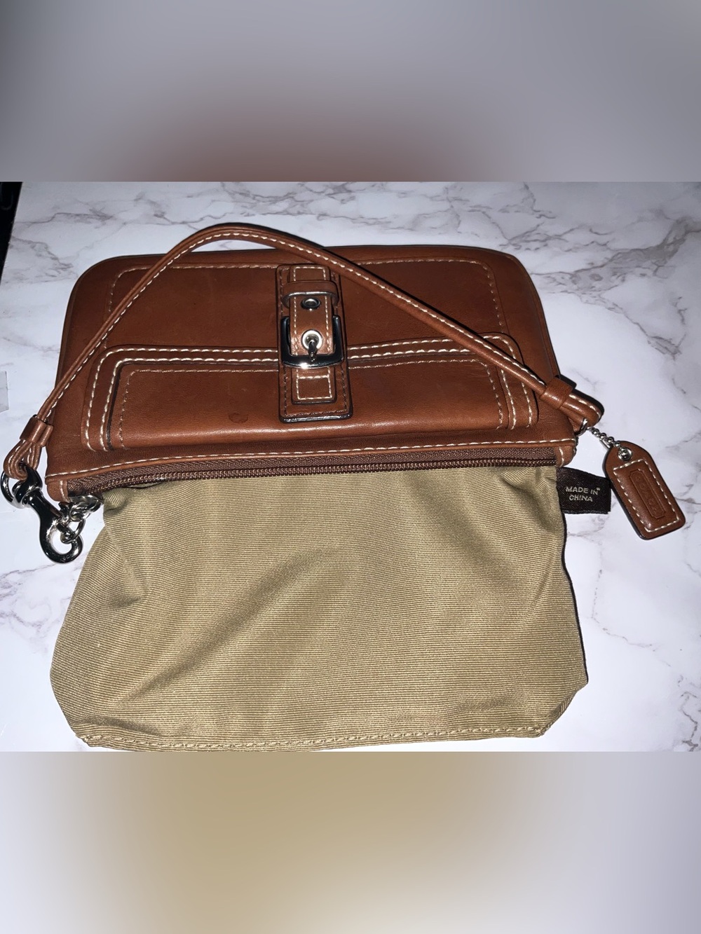 Coach Soho Wristlet British Tan Leather Buckle Pocket Y2K Contrast Stitch - Picture 8 of 14